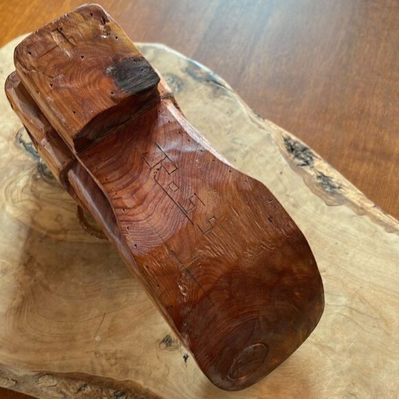 Vintage Folk Art Carved Wooden Boot / Shoe - Signed - Picture 6 of 10
